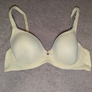 Victoria's Secret Cream Underwire Bra